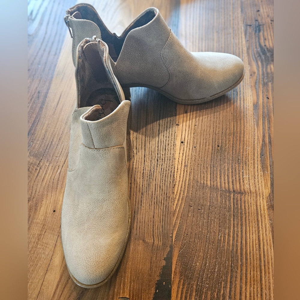 BOC Born Women's Lucy Block Heel Ankle Booties - Natural - 9